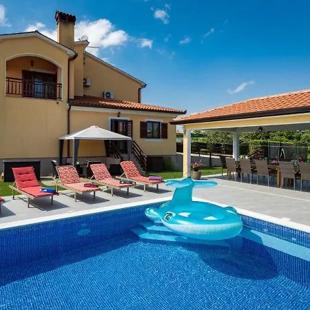 Helena By Interhome Potpićan