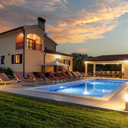 Holiday home Helena - Ipc131 By Interhome