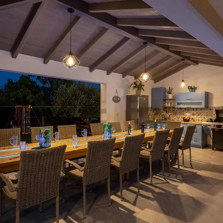 Holiday home Helena - Ipc131 By Interhome