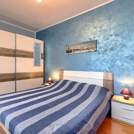 Helena - Ipc131 By Interhome Potpican